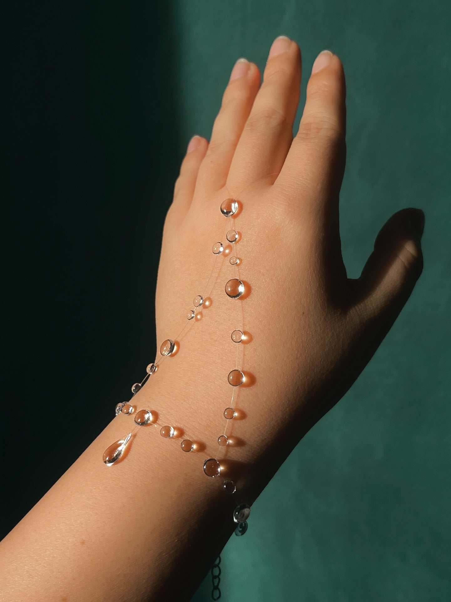 Nature's Kiss Hand Chain Main image